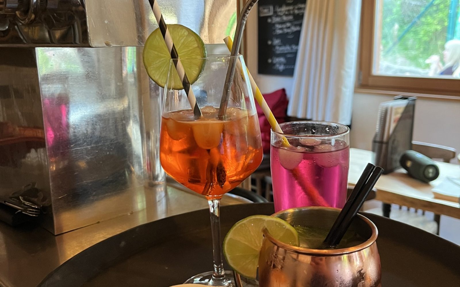 Cocktails réalisés par notre barman Arnaud : et pour vous, plutôt Spritz, ou Moscow Mule?